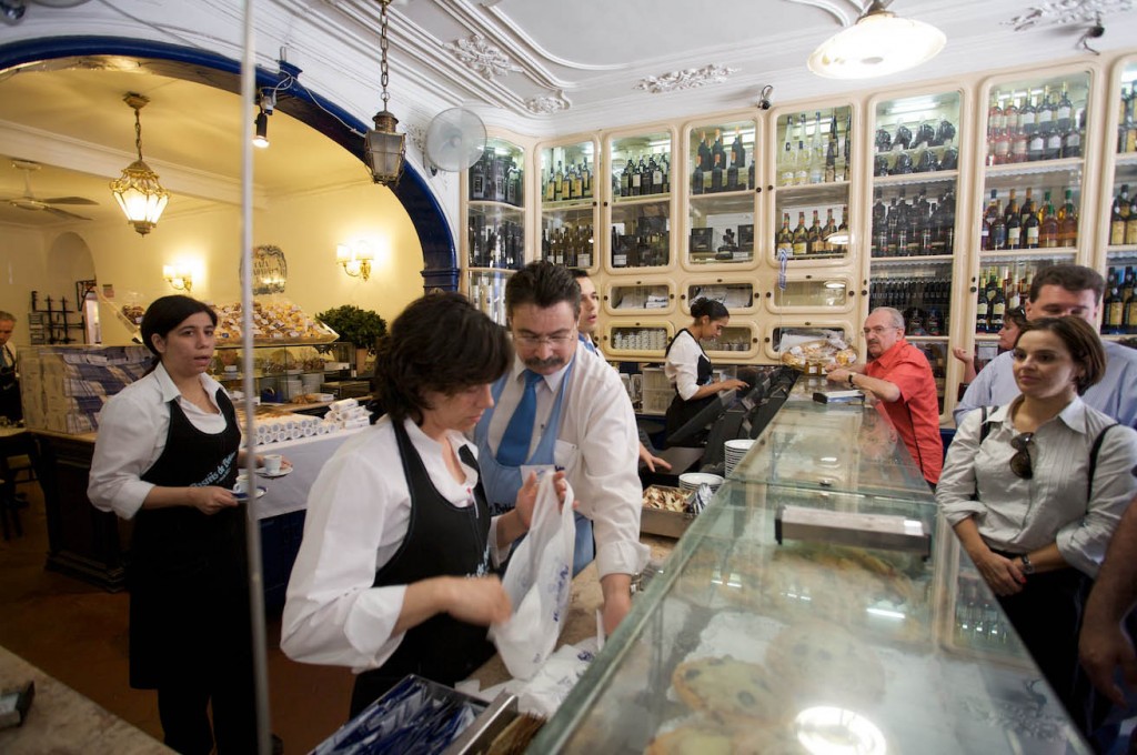 Lisbon Food Find: Pastéis de Belém | meltingbutter.com