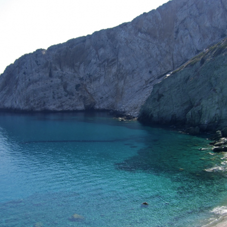 FOLEGANDROS HOTSPOT FIND: VORINA BAY | meltingbutter.com